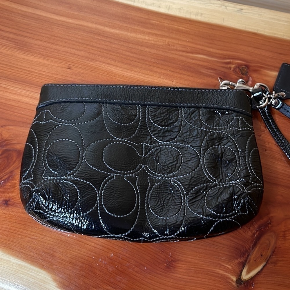 Coach black patent wristlet - Picture 5 of 8